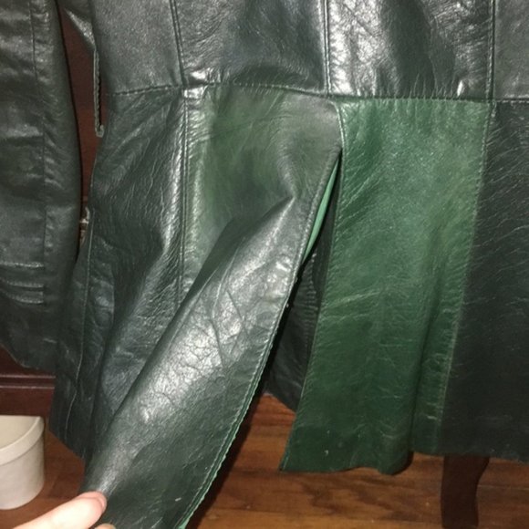 Vintage Leather Jacket with Fur Collar - Picture 10 of 16